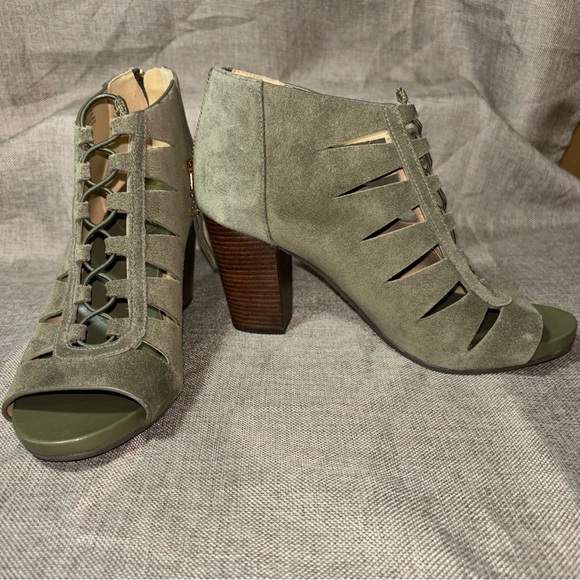 Michael Kors ELISE Mid Suede Cutout Lace-Up Booties Size 7.5 - Picture 1 of 12